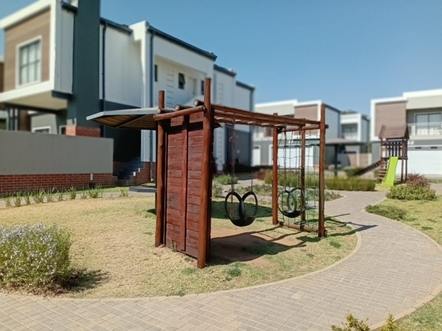To Let 4 Bedroom Property for Rent in Sunninghill Gauteng
