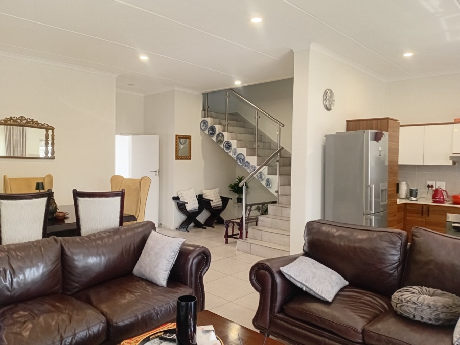 To Let 4 Bedroom Property for Rent in Sunninghill Gauteng