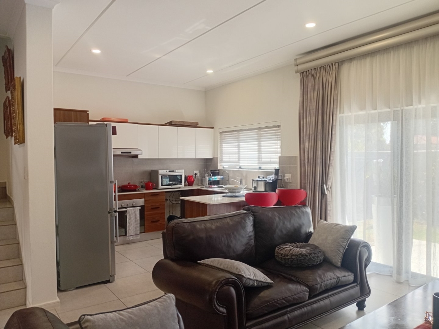 To Let 4 Bedroom Property for Rent in Sunninghill Gauteng