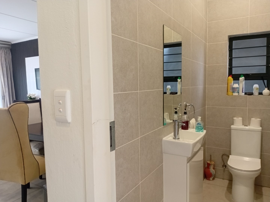To Let 4 Bedroom Property for Rent in Sunninghill Gauteng