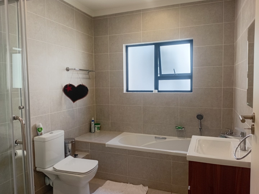 To Let 4 Bedroom Property for Rent in Sunninghill Gauteng