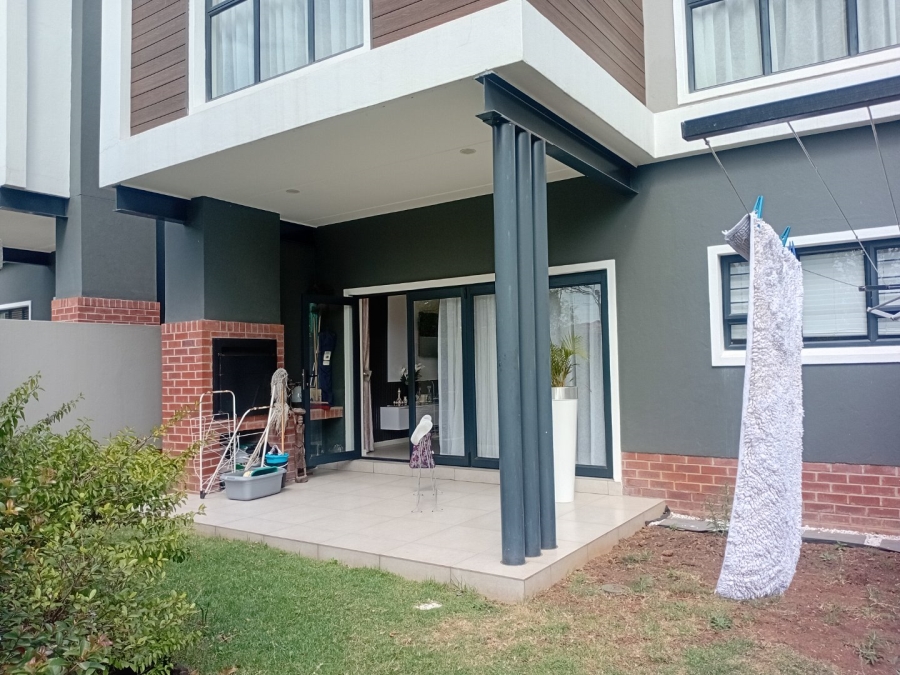 To Let 4 Bedroom Property for Rent in Sunninghill Gauteng