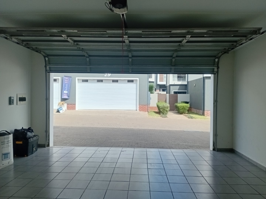 To Let 4 Bedroom Property for Rent in Sunninghill Gauteng