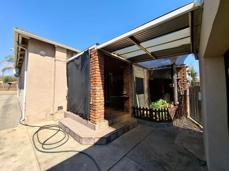 3 Bedroom Property for Sale in Pretoria Gardens Gauteng