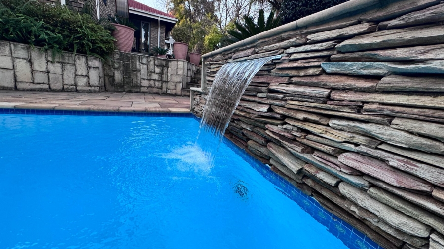 4 Bedroom Property for Sale in Eldoraigne Gauteng