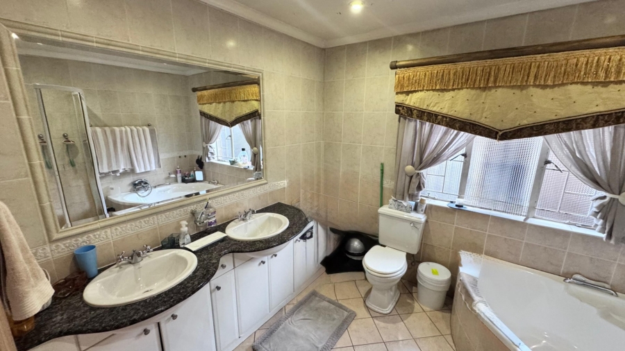 4 Bedroom Property for Sale in Eldoraigne Gauteng