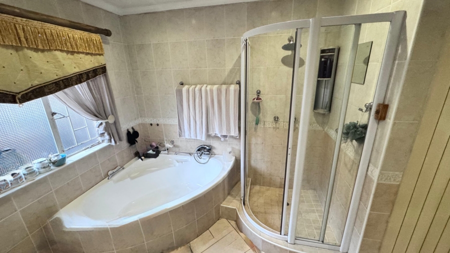 4 Bedroom Property for Sale in Eldoraigne Gauteng