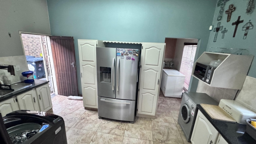 4 Bedroom Property for Sale in Eldoraigne Gauteng