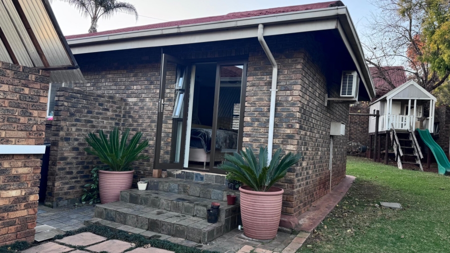 4 Bedroom Property for Sale in Eldoraigne Gauteng