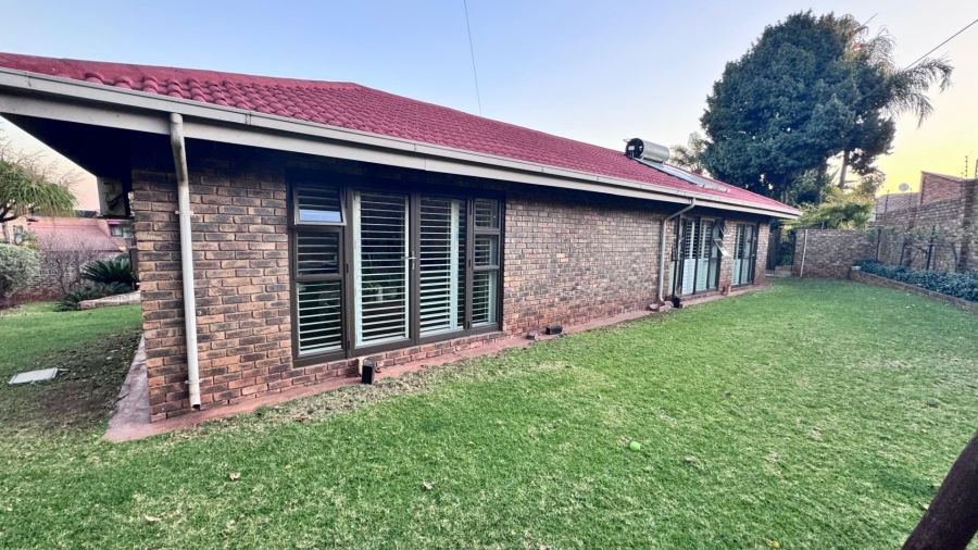 4 Bedroom Property for Sale in Eldoraigne Gauteng