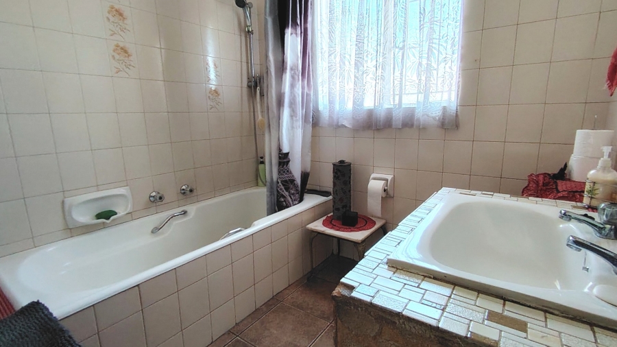  Bedroom Property for Sale in Buyscelia Gauteng