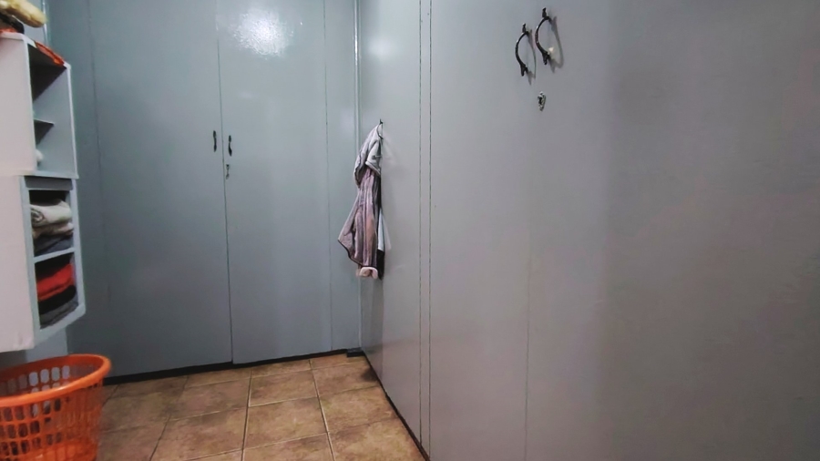  Bedroom Property for Sale in Buyscelia Gauteng