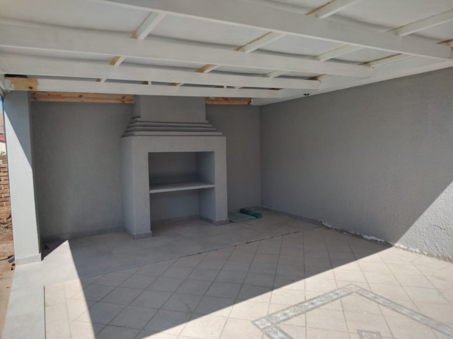 4 Bedroom Property for Sale in Doringkloof Gauteng