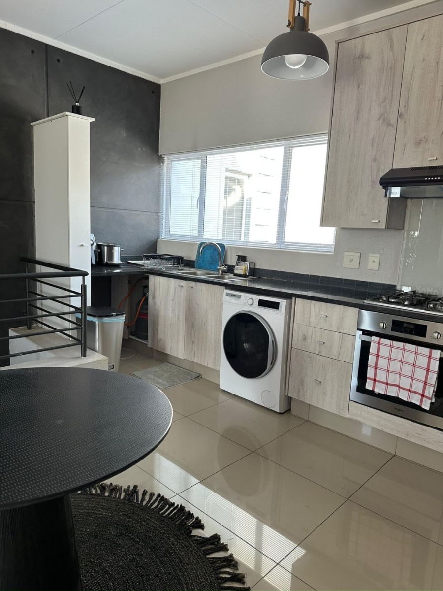 To Let 2 Bedroom Property for Rent in Broadacres Gauteng