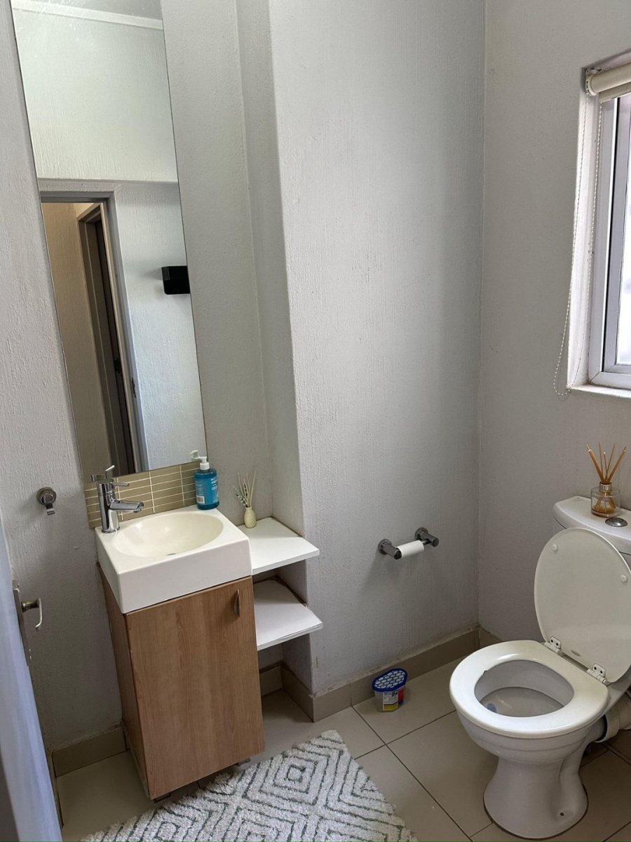 To Let 2 Bedroom Property for Rent in Broadacres Gauteng