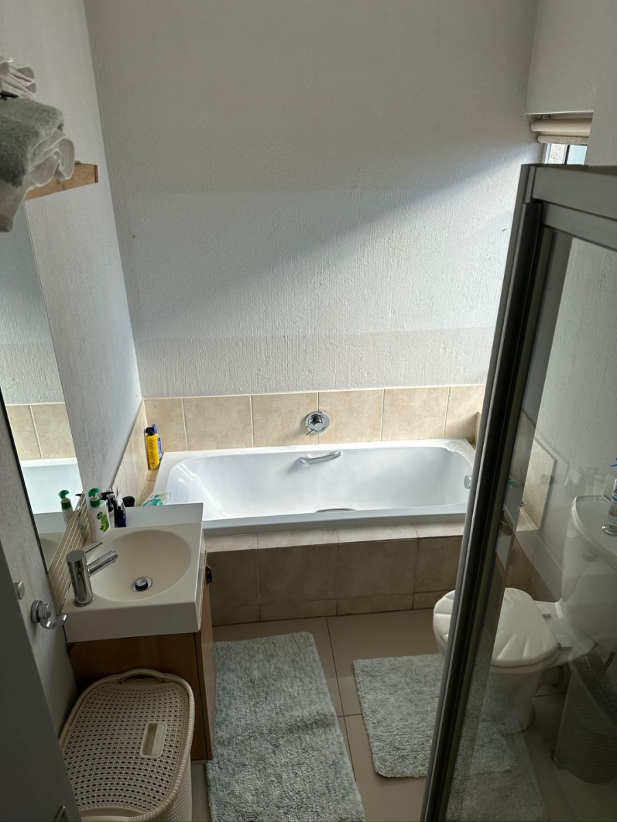 To Let 2 Bedroom Property for Rent in Broadacres Gauteng