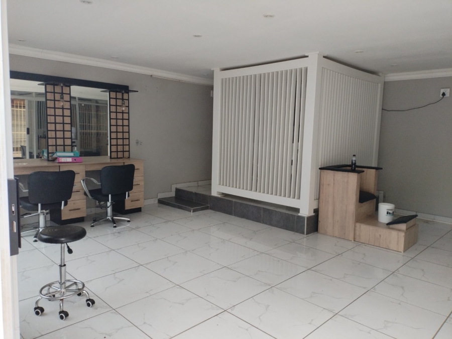 5 Bedroom Property for Sale in Petersfield Gauteng