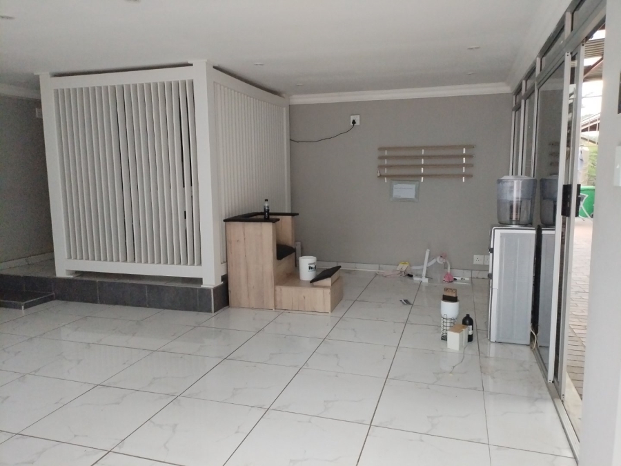 5 Bedroom Property for Sale in Petersfield Gauteng