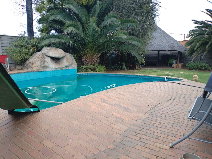 5 Bedroom Property for Sale in Petersfield Gauteng