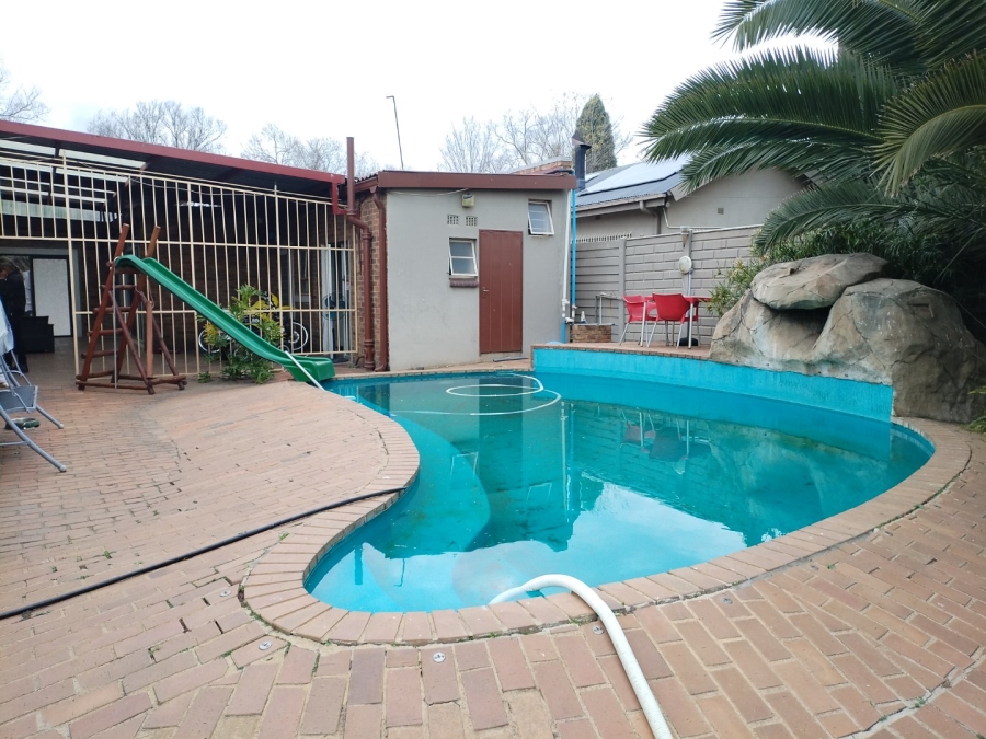 5 Bedroom Property for Sale in Petersfield Gauteng