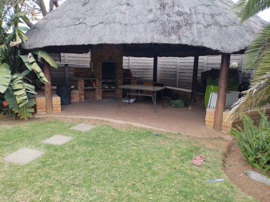 5 Bedroom Property for Sale in Petersfield Gauteng