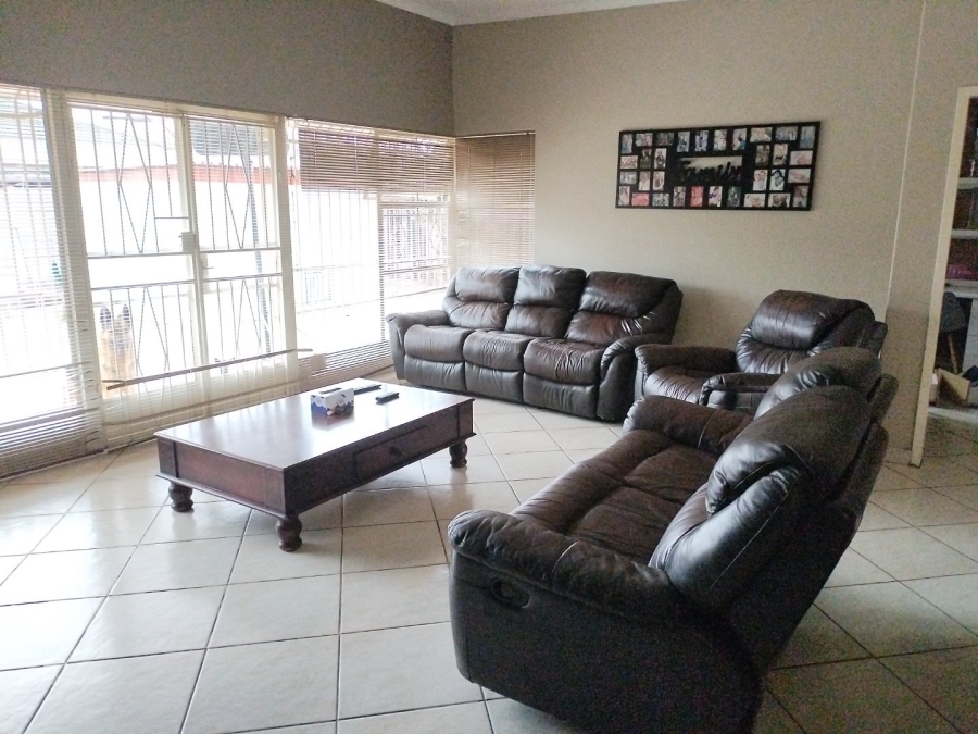 5 Bedroom Property for Sale in Petersfield Gauteng