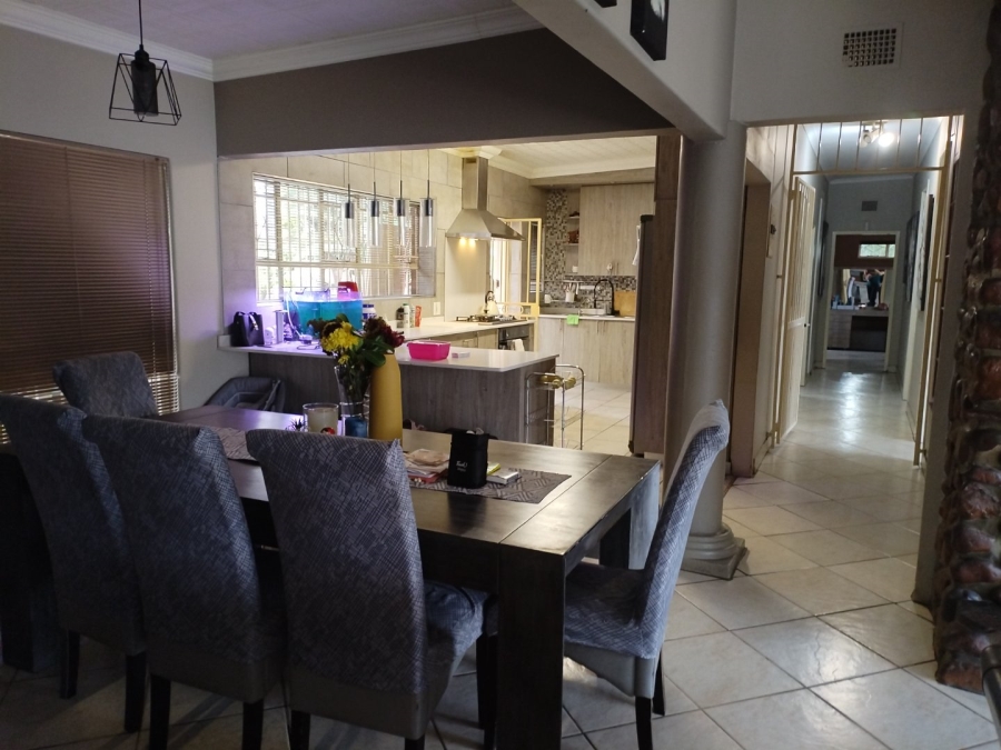 5 Bedroom Property for Sale in Petersfield Gauteng