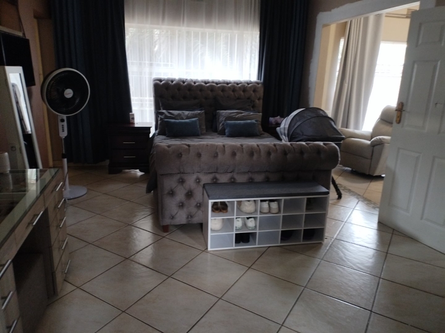 5 Bedroom Property for Sale in Petersfield Gauteng