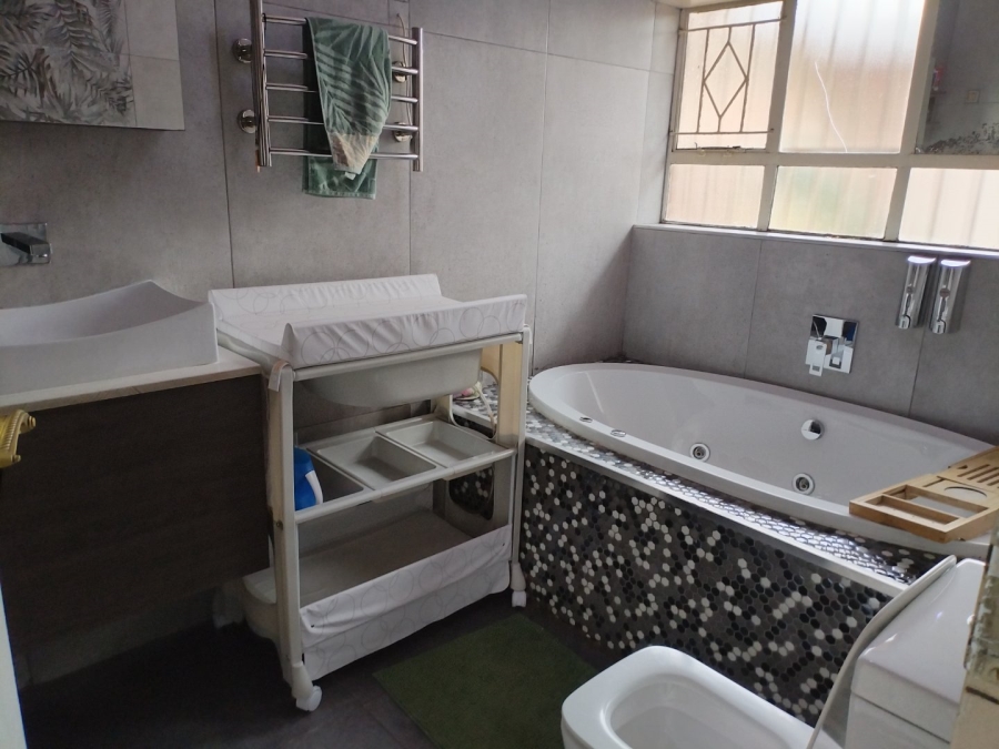 5 Bedroom Property for Sale in Petersfield Gauteng