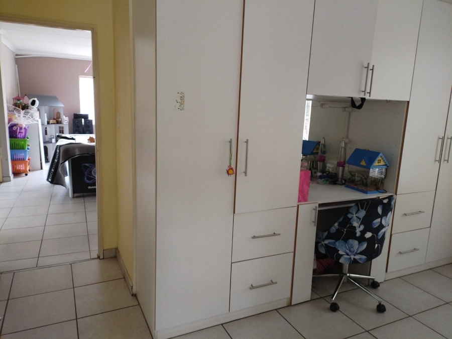 5 Bedroom Property for Sale in Petersfield Gauteng