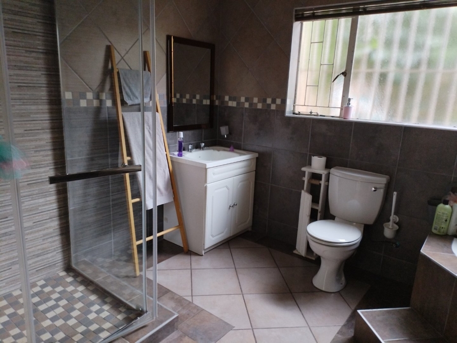 5 Bedroom Property for Sale in Petersfield Gauteng