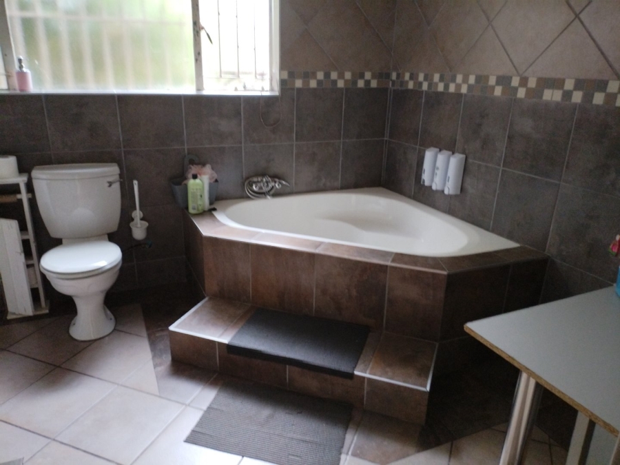 5 Bedroom Property for Sale in Petersfield Gauteng