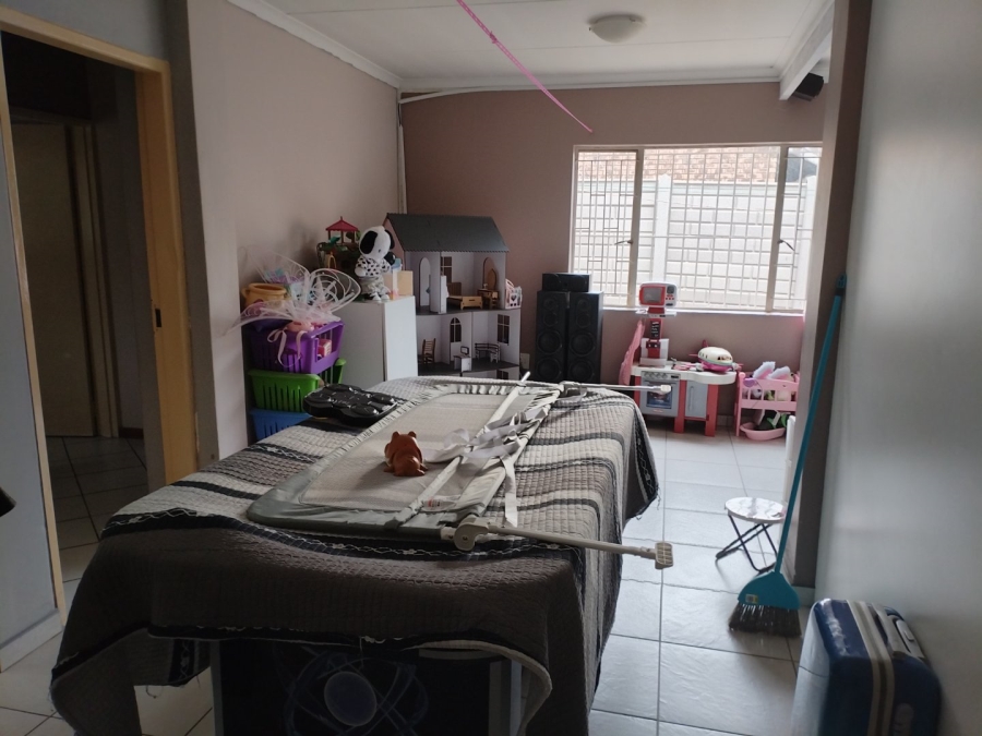 5 Bedroom Property for Sale in Petersfield Gauteng