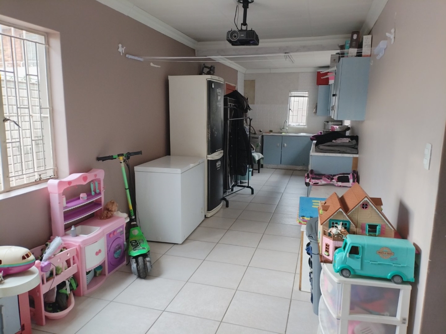 5 Bedroom Property for Sale in Petersfield Gauteng