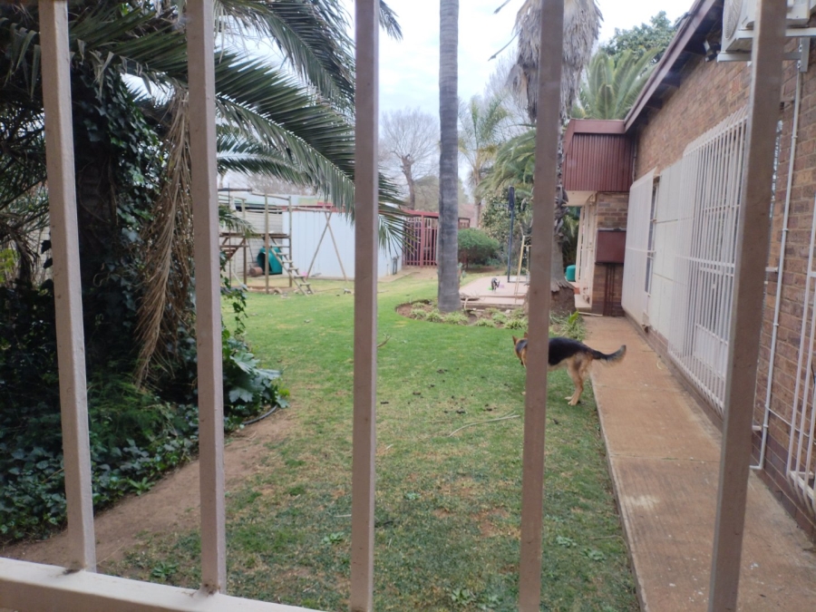 5 Bedroom Property for Sale in Petersfield Gauteng