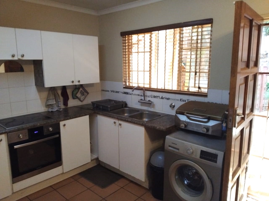 To Let 2 Bedroom Property for Rent in Waterkloof Park Gauteng