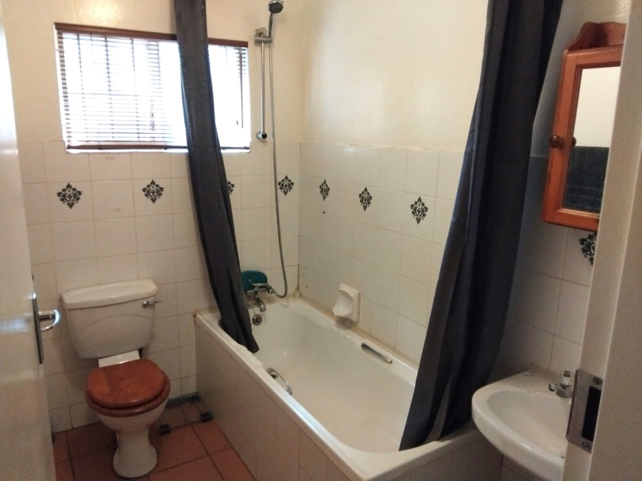 To Let 2 Bedroom Property for Rent in Waterkloof Park Gauteng