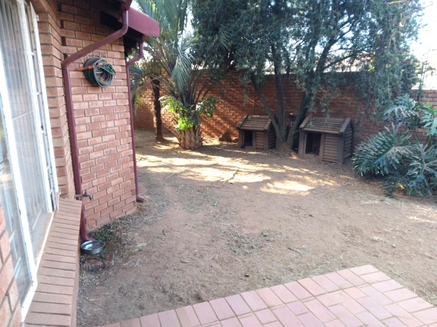 To Let 2 Bedroom Property for Rent in Waterkloof Park Gauteng