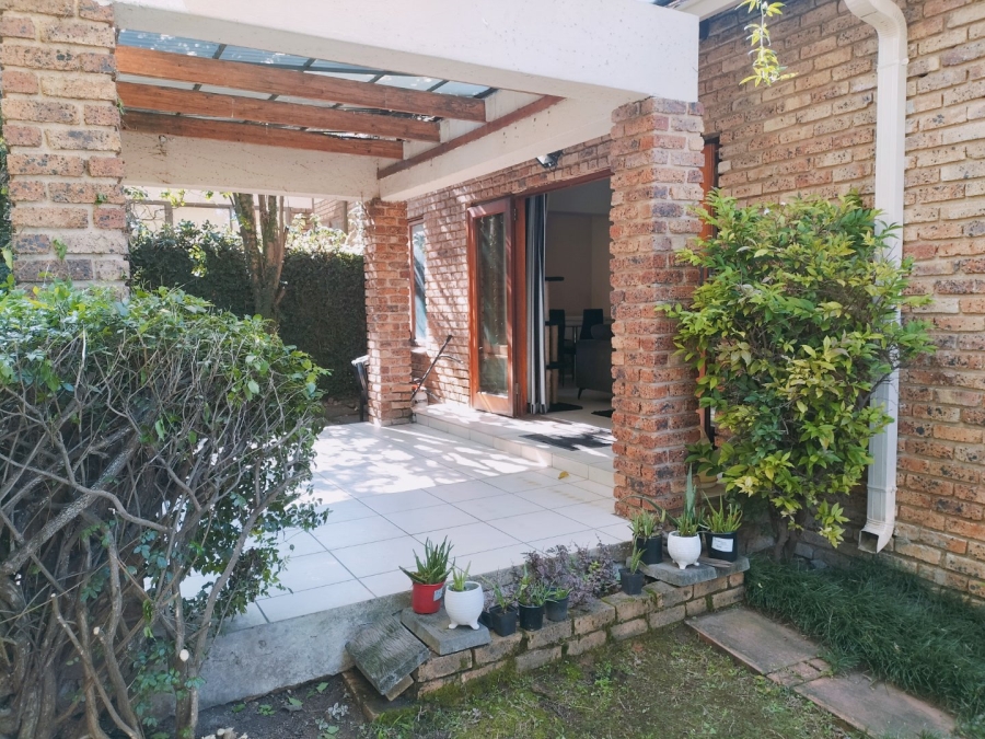To Let 2 Bedroom Property for Rent in Atholl Gauteng