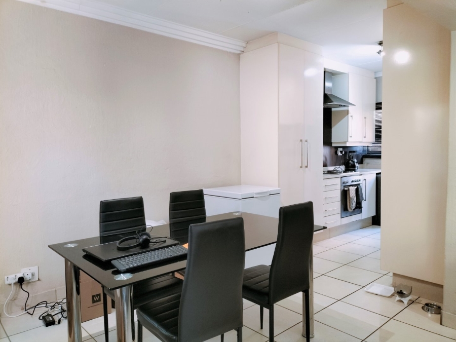 To Let 2 Bedroom Property for Rent in Atholl Gauteng