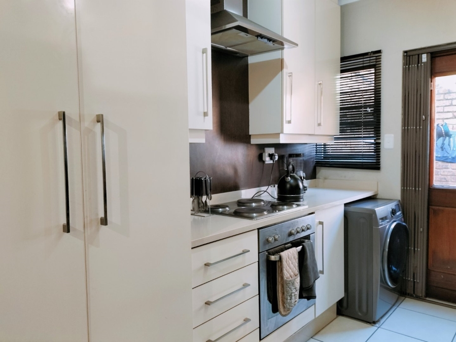 To Let 2 Bedroom Property for Rent in Atholl Gauteng