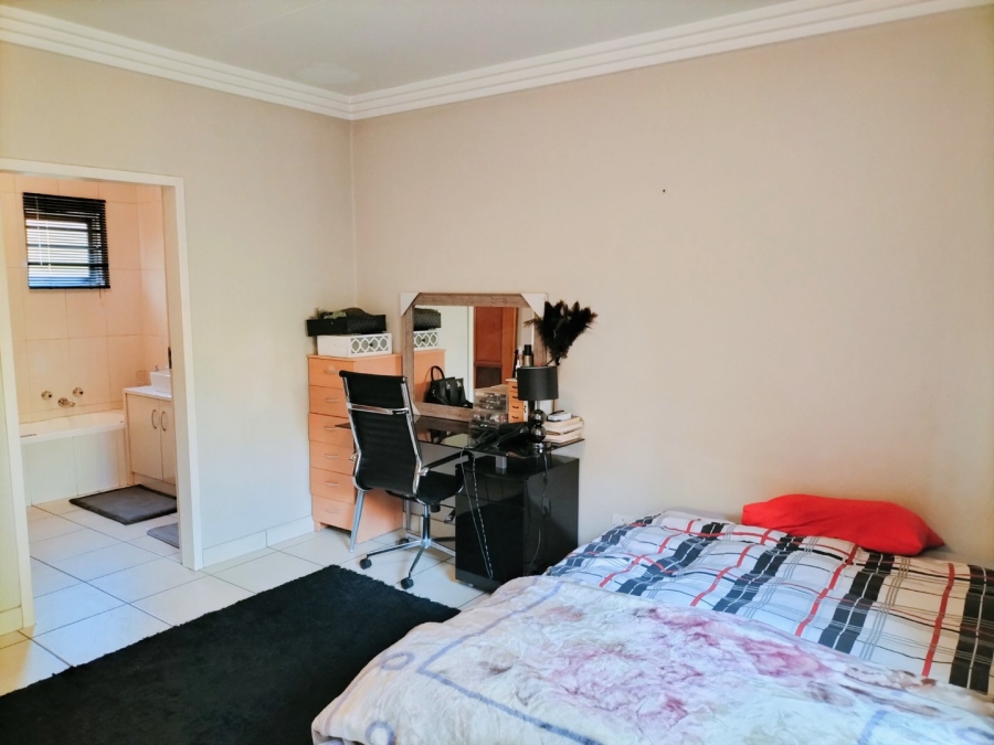 To Let 2 Bedroom Property for Rent in Atholl Gauteng