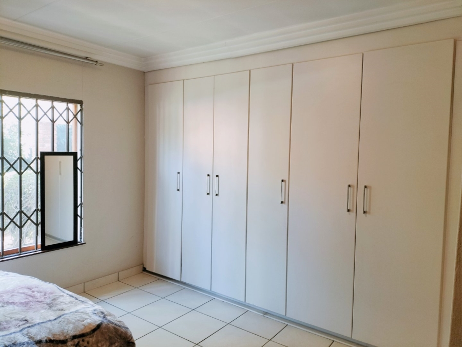 To Let 2 Bedroom Property for Rent in Atholl Gauteng