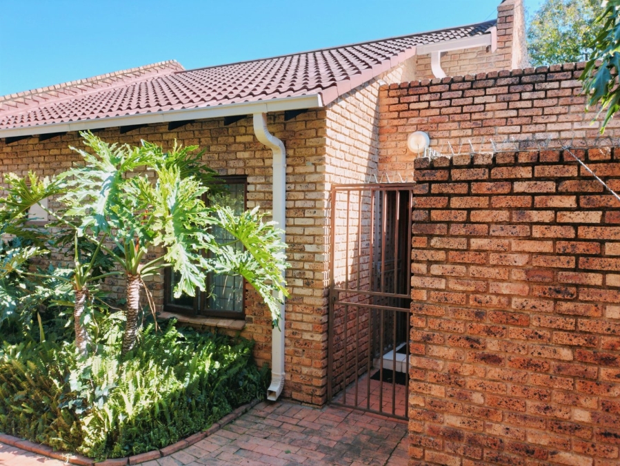 To Let 2 Bedroom Property for Rent in Atholl Gauteng