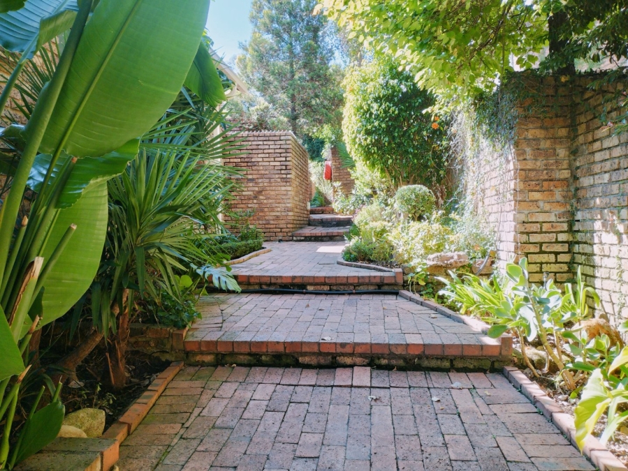 To Let 2 Bedroom Property for Rent in Atholl Gauteng