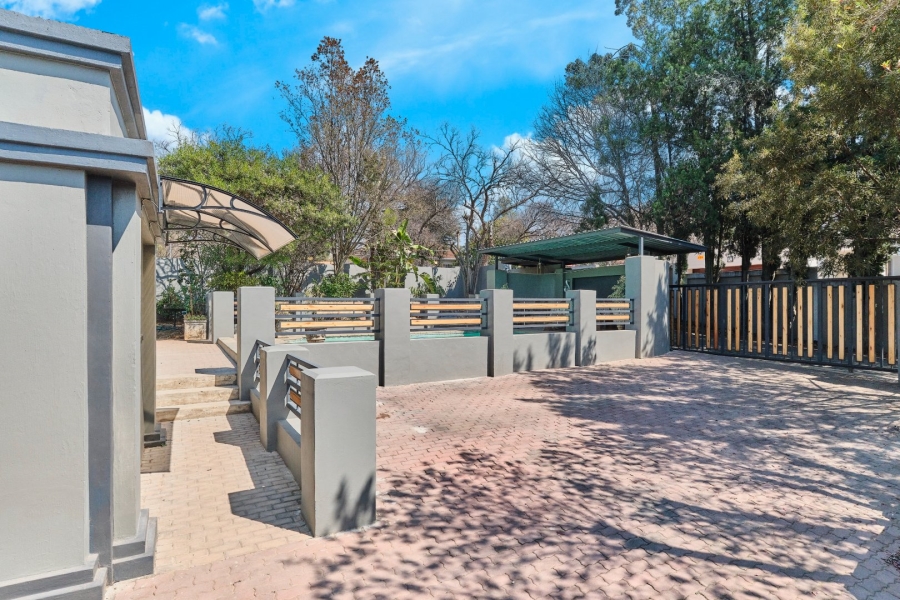  Bedroom Property for Sale in Linden Gauteng