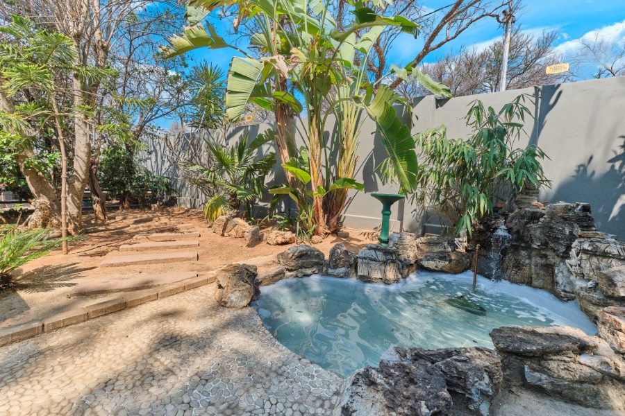  Bedroom Property for Sale in Linden Gauteng