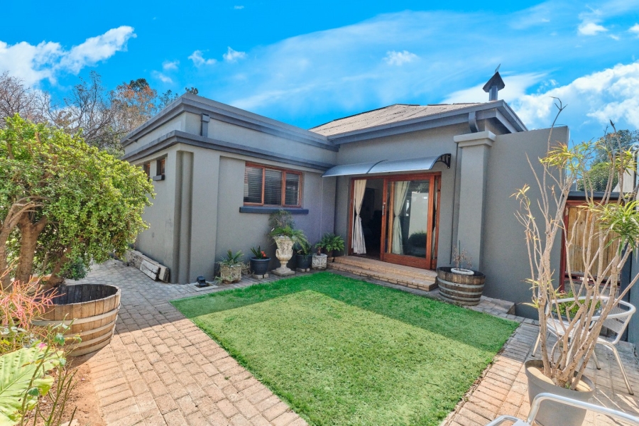  Bedroom Property for Sale in Linden Gauteng