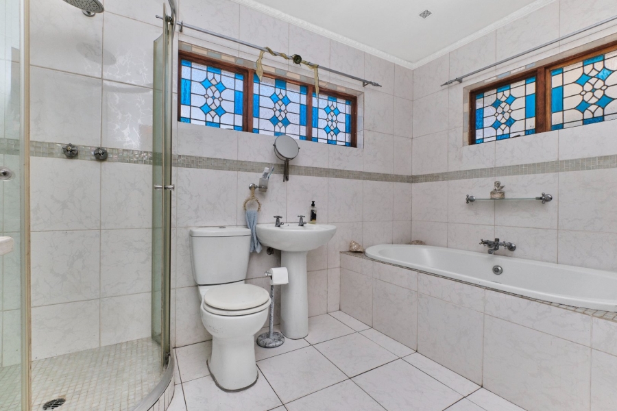  Bedroom Property for Sale in Linden Gauteng
