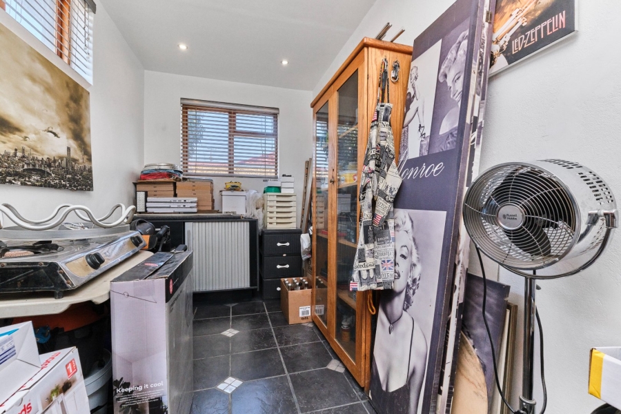  Bedroom Property for Sale in Linden Gauteng